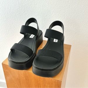 Steve Madden black strappy sandals